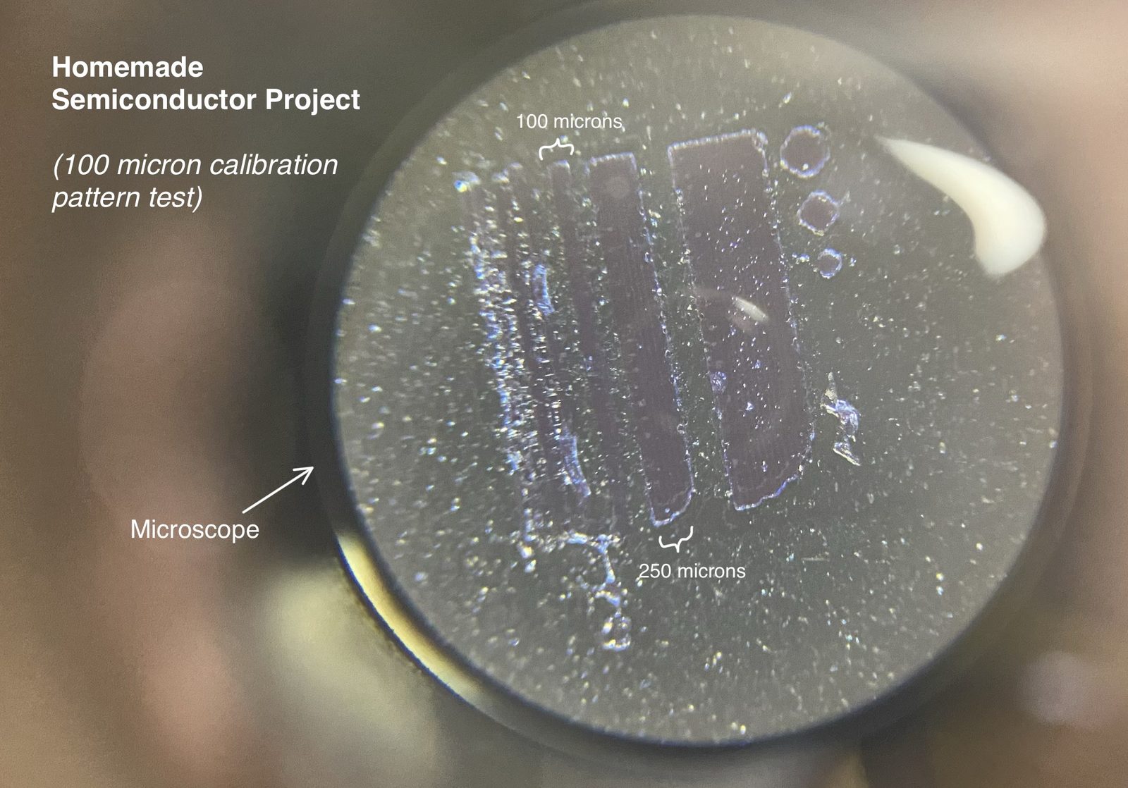 Microscope view of the 100 μm and 250 μm calibration pattern on the wafer